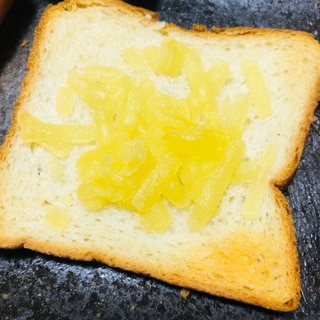 アボカドオイルのチーズトースト